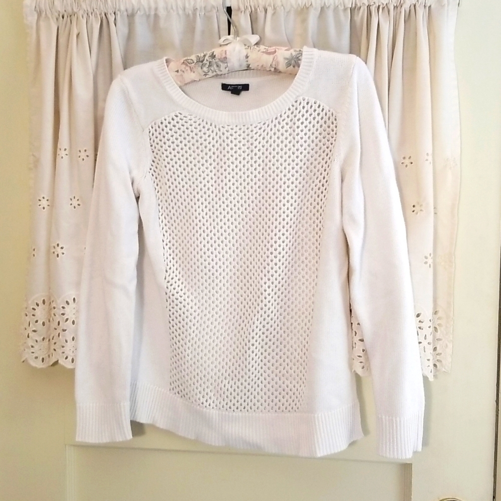 White loose knit medium Apt 9 sweater